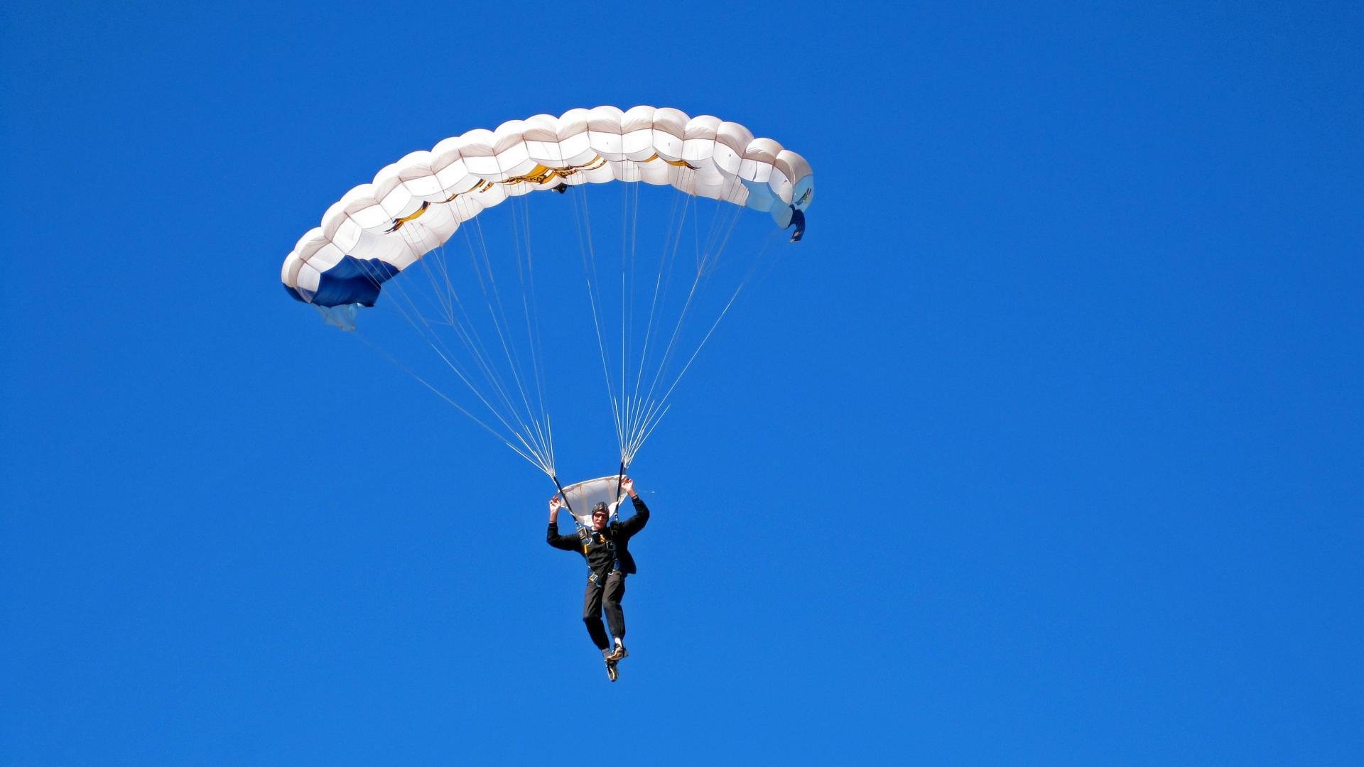 德甲“火力全开”:多特蒙德鬼魅反击依旧震撼